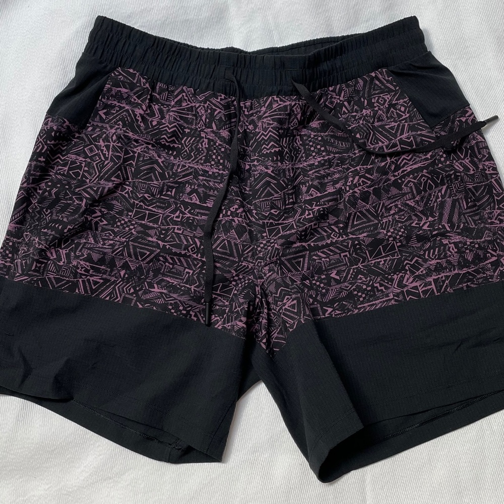 Like new lululemon hybrid swim short Medium